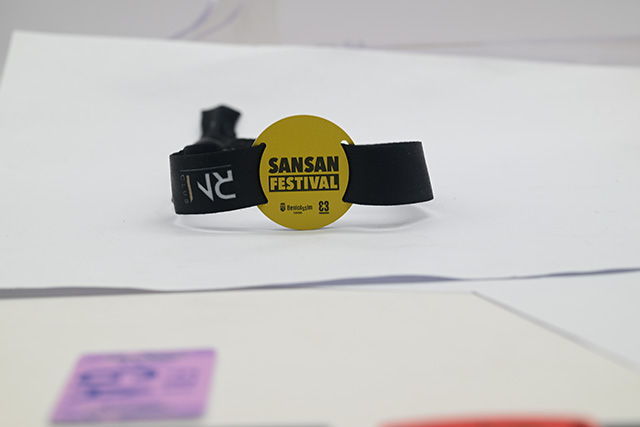 制作異形卡的價格為什么比普通卡貴呢？