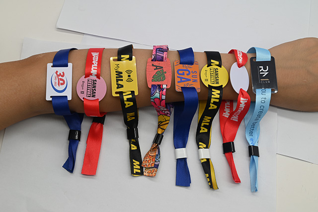 上海家得利超市校園卡準(zhǔn)備啟動標(biāo)記著家得利超市實現(xiàn)了新的跨越 上海家得利超市校園卡準(zhǔn)備啟動標(biāo)記著家得利超市實現(xiàn)了新的跨越